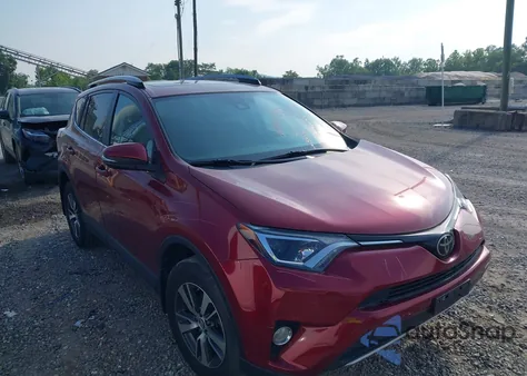 2018 Toyota Rav4 Xle z USA, uszkodzony, nr VIN 2T3RFREV2JW763262